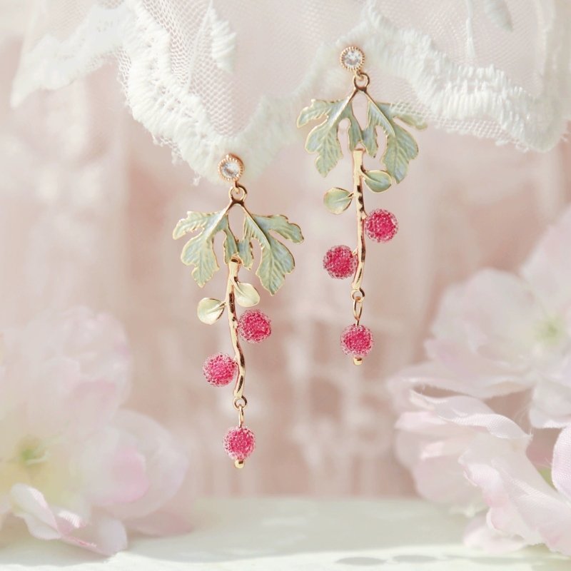 Cherry Blossom Girl Heart Asymmetry Super Fairy Slimming Sweet Earrings $20.00 Dana Fashion Color: Summer Berry Women's Accessories Product information: Treatment Process: Electroplating Color: Cherry Blossom, lazy autumn ginkgo cat, four leaves spring, P