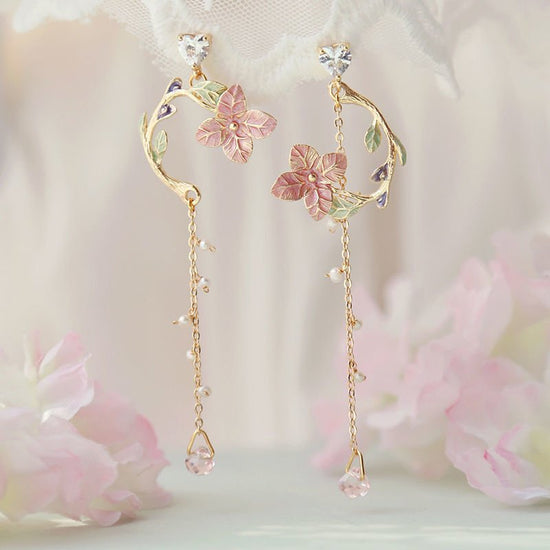 Cherry Blossom Girl Heart Asymmetry Super Fairy Slimming Sweet Earrings $20.00 Dana Fashion Color: Siyichun Women's Accessories Product information: Treatment Process: Electroplating Color: Cherry Blossom, lazy autumn ginkgo cat, four leaves spring, Pansy