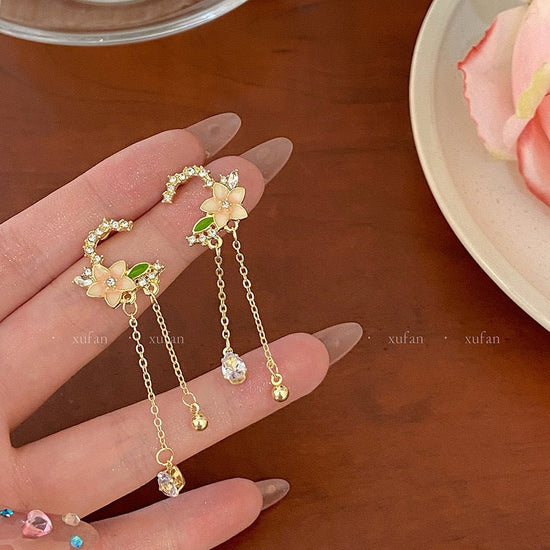 Cherry Blossom Girl Heart Asymmetry Super Fairy Slimming Sweet Earrings $20.00 Dana Fashion Color: Flower Tassel Women's Accessories Product information: Treatment Process: Electroplating Color: Cherry Blossom, lazy autumn ginkgo cat, four leaves spring,