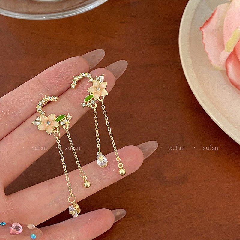 Cherry Blossom Girl Heart Asymmetry Super Fairy Slimming Sweet Earrings $20.00 Dana Fashion Color: Flower Tassel Women's Accessories Product information: Treatment Process: Electroplating Color: Cherry Blossom, lazy autumn ginkgo cat, four leaves spring,