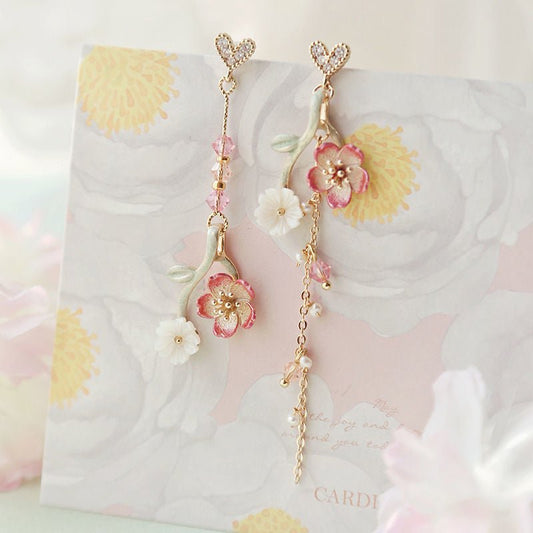Cherry Blossom Girl Heart Asymmetry Super Fairy Slimming Sweet Earrings $20.00 Dana Fashion Color: Butterfly Winding Flower Women's Accessories Product information: Treatment Process: Electroplating Color: Cherry Blossom, lazy autumn ginkgo cat, four leav