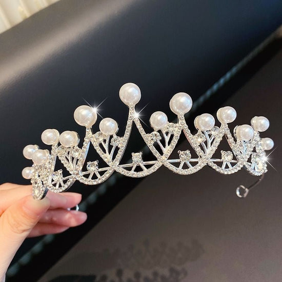 Children's Children's Crown Headdress Girls Princess Crown Hair Clip $23.50 Dana Fashion Color: 3Pearl Crown Women's Accessories Product information: Pattern: Cross/Crown/Roman numerals Treatment Process: Electroplating Type: Hair accessories suit Color:
