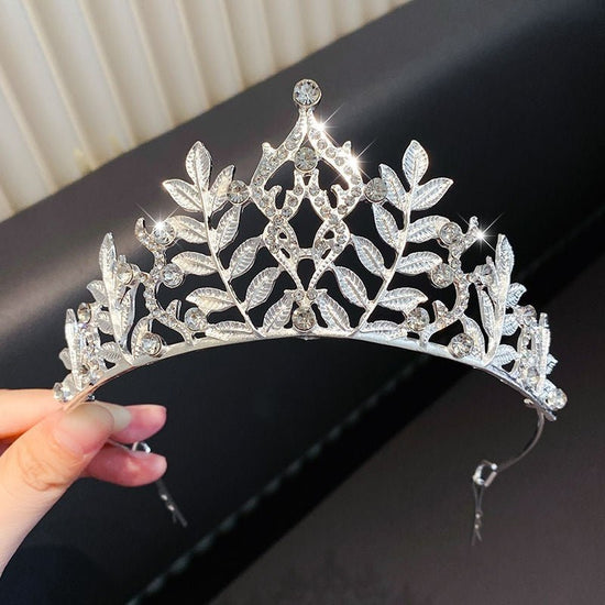 Children's Children's Crown Headdress Girls Princess Crown Hair Clip $23.50 Dana Fashion Color: 8Leaves Rhinestone Crown Women's Accessories Product information: Pattern: Cross/Crown/Roman numerals Treatment Process: Electroplating Type: Hair accessories
