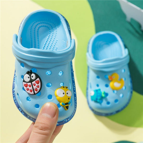Children's Slippers Summer Boys Baby Sandals And Slippers Girls Hole Shoe $18.73 Dana Fashion Color: Blue Shoe size: 18 Baby & Mother Product information Place of Origin: Other Product Category: Sandals Applicable gender: male Upper material: other For th