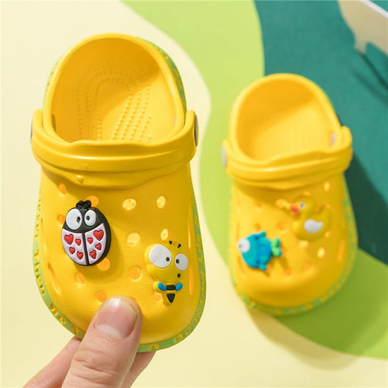 Children's Slippers Summer Boys Baby Sandals And Slippers Girls Hole Shoe $18.73 Dana Fashion Color: Yellow Shoe size: 18 Baby & Mother Product information Place of Origin: Other Product Category: Sandals Applicable gender: male Upper material: other For