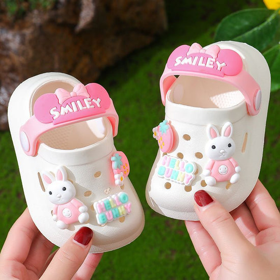 Children's Slippers Summer Cute Outdoor Soft Bottom Non-slip Boys And Girls Sandals Infant Kid Baby Hole Shoes $12.69 Dana Fashion Color: White size: 120 Baby & Mother Product information: Pattern: Cartoon Whether there is light: no Color: pink, royal blu