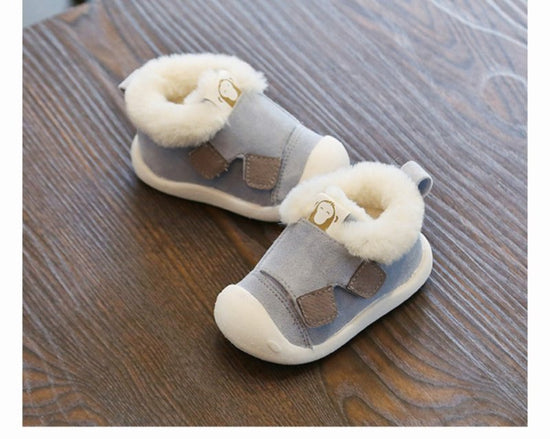 Children's Toddler Shoes $47.08 Dana Fashion Color: Black Size: 14 style: With Logo Baby & Mother Product category: cotton shoes Upper material: velvet Function: warm, wear-resistant, non-slip 14 yards / inner length 12cm, 15 yards / inner length 12.5cm,