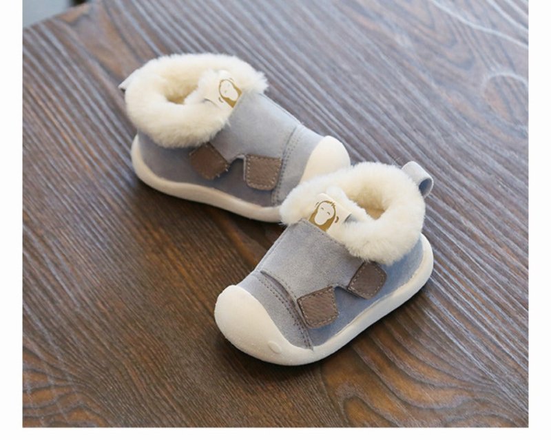Children's Toddler Shoes $47.08 Dana Fashion Color: Black Size: 14 style: With Logo Baby & Mother Product category: cotton shoes Upper material: velvet Function: warm, wear-resistant, non-slip 14 yards / inner length 12cm, 15 yards / inner length 12.5cm,