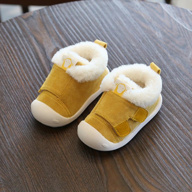 Children's Toddler Shoes $47.08 Dana Fashion Color: Yellow Size: 14 style: With Logo Baby & Mother Product category: cotton shoes Upper material: velvet Function: warm, wear-resistant, non-slip 14 yards / inner length 12cm, 15 yards / inner length 12.5cm,