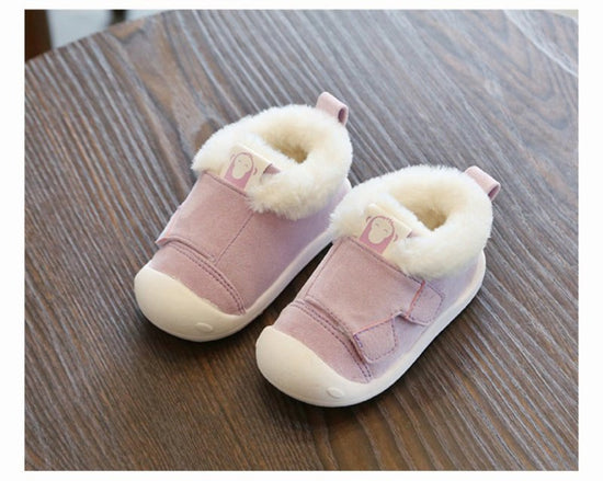 Children's Toddler Shoes $47.08 Dana Fashion Color: Black Size: 14 style: With Logo Baby & Mother Product category: cotton shoes Upper material: velvet Function: warm, wear-resistant, non-slip 14 yards / inner length 12cm, 15 yards / inner length 12.5cm,