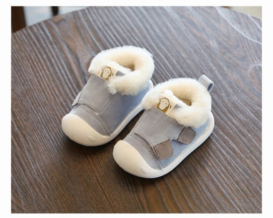 Children's Toddler Shoes $47.08 Dana Fashion Color: Black Size: 14 style: With Logo Baby & Mother Product category: cotton shoes Upper material: velvet Function: warm, wear-resistant, non-slip 14 yards / inner length 12cm, 15 yards / inner length 12.5cm,