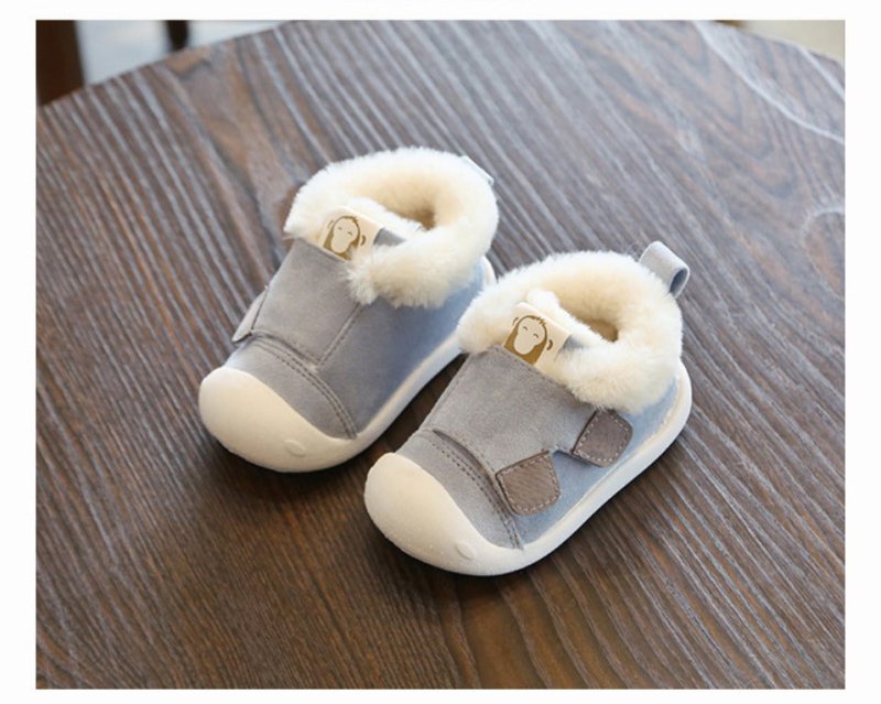 Children's Toddler Shoes $47.08 Dana Fashion Color: Black Size: 14 style: With Logo Baby & Mother Product category: cotton shoes Upper material: velvet Function: warm, wear-resistant, non-slip 14 yards / inner length 12cm, 15 yards / inner length 12.5cm,