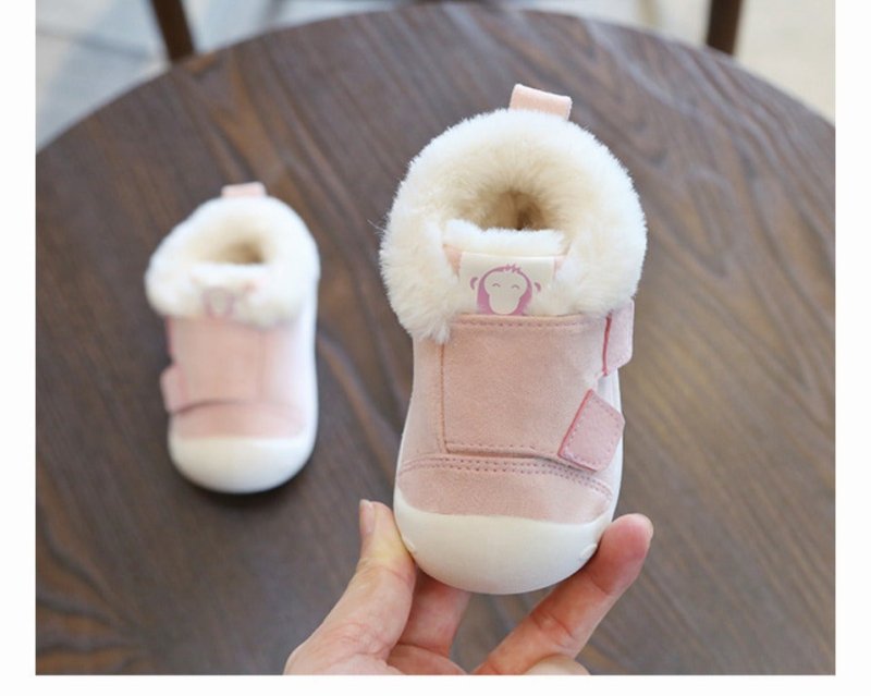 Children's Toddler Shoes $47.08 Dana Fashion Color: Black Size: 14 style: With Logo Baby & Mother Product category: cotton shoes Upper material: velvet Function: warm, wear-resistant, non-slip 14 yards / inner length 12cm, 15 yards / inner length 12.5cm,