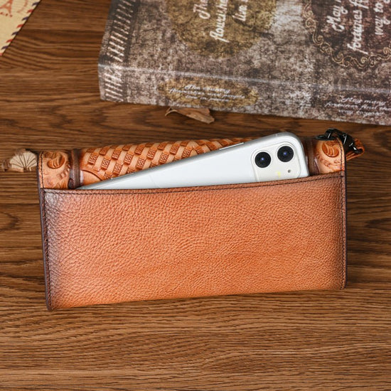 Chinese Style Embossed Wallet Top Layer Long Cowhide Fashion $59.99 Dana Fashion Color: Retro Black Women's Bags Product information: Pattern: Flowers Lining texture: Polyester Applicable scenarios: Daily matching Color: retro brown, retro black, retro co
