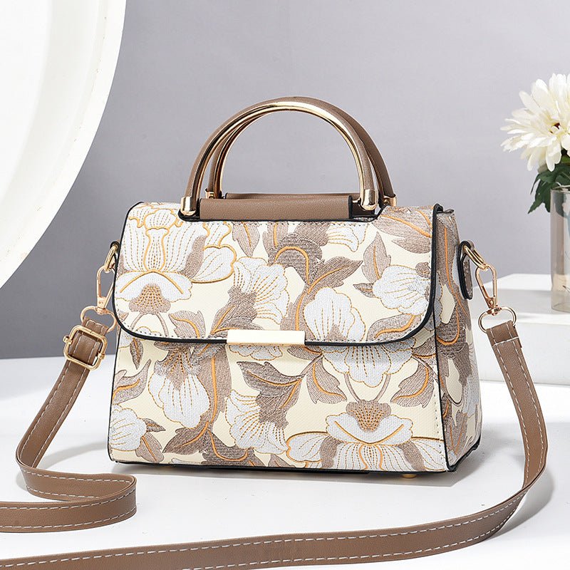 Chinese Style Printed Trendy Women's Shoulder Messenger Bag $32.99 Dana Fashion Color: Khaki Size: 23cmX11cmX18cm Women's Bags Product information: Lining texture: Polyester Applicable scenario: Daily matching Color: pink, black, green, white, khaki Outer