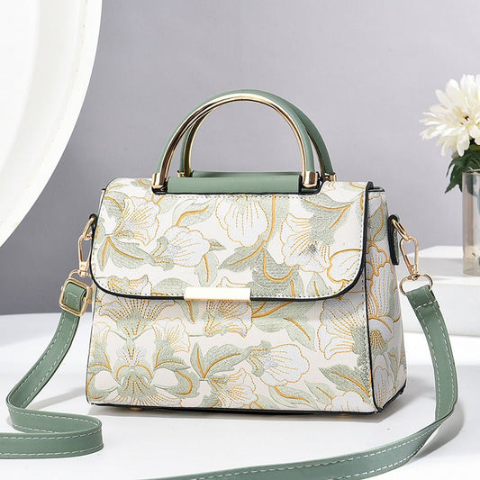 Chinese Style Printed Trendy Women's Shoulder Messenger Bag $32.99 Dana Fashion Color: Black Size: 23cmX11cmX18cm Women's Bags Product information: Lining texture: Polyester Applicable scenario: Daily matching Color: pink, black, green, white, khaki Outer
