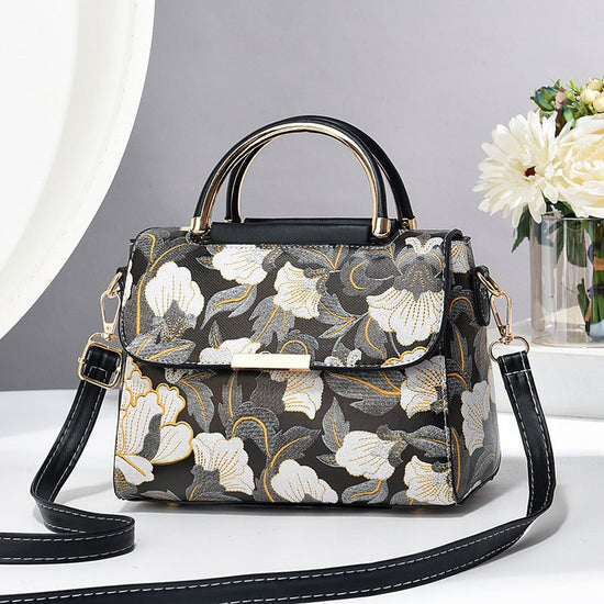 Chinese Style Printed Trendy Women's Shoulder Messenger Bag $32.99 Dana Fashion Color: Black Size: 23cmX11cmX18cm Women's Bags Product information: Lining texture: Polyester Applicable scenario: Daily matching Color: pink, black, green, white, khaki Outer