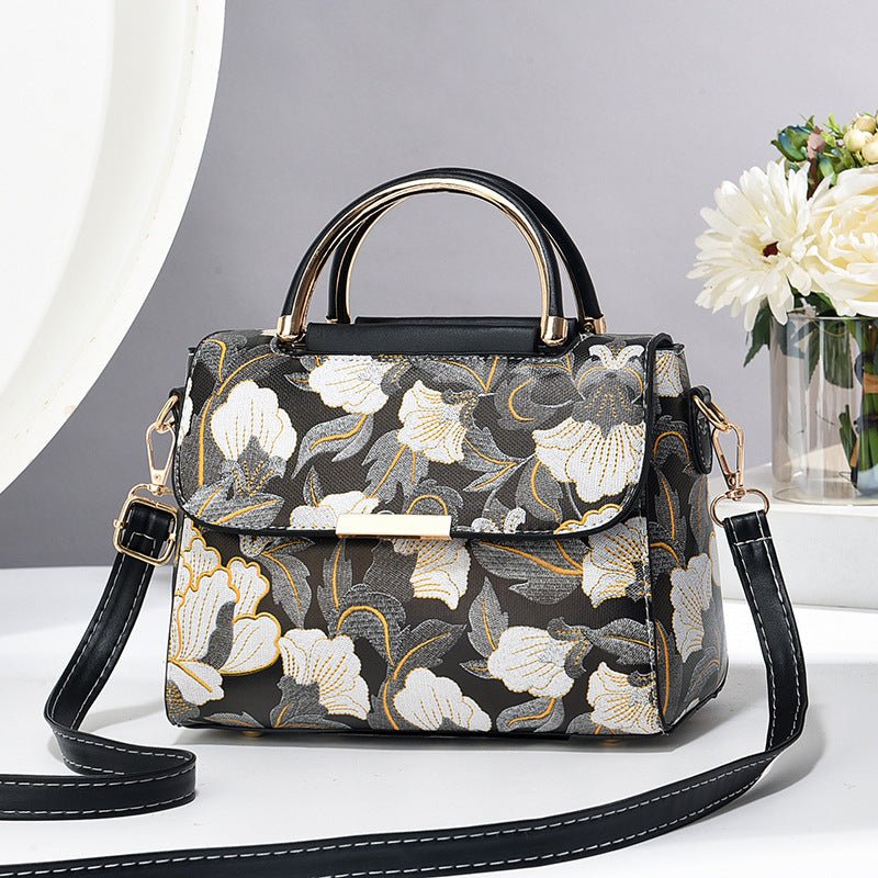 Chinese Style Printed Trendy Women's Shoulder Messenger Bag $32.99 Dana Fashion Color: Black Size: 23cmX11cmX18cm Women's Bags Product information: Lining texture: Polyester Applicable scenario: Daily matching Color: pink, black, green, white, khaki Outer