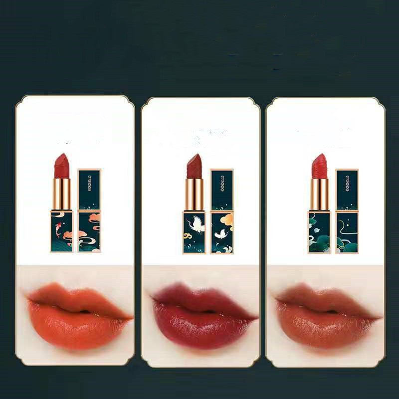 Chinoiserie Eyeshadow Carved Lipstick Set Makeup Set $98.00 Dana Fashion Color: Blue quantity: 1set makeup Product information: Applicable people: Ladies Skin Type: General Efficacy: moisturizing, concealer, modification, even skin Specifications: normal