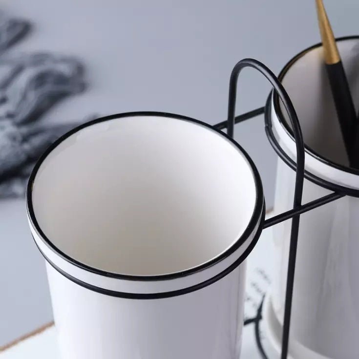 Chopsticks, knife, fork and spoon storage rack $26.36 Dana Fashion Color: White Dana's Kitchen Material: Ceramic Product advantages: 1. Smaller, more application scenarios 2. No need to wait for the plate to dry before storage 3. Automatically drain exces