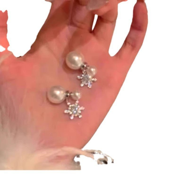 Christmas Full Diamond Snowflake Pearl Stud Earrings $20.78 Dana Fashion Color: Snowflake Pearl Earrings Women's Accessories Product information: Treatment Process: inlaid zircon Color: Snowflake pearl earrings Applicable population: Female Material: Copp