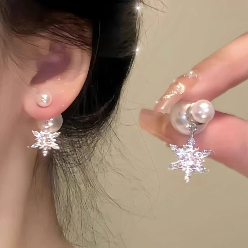 Christmas Full Diamond Snowflake Pearl Stud Earrings $20.78 Dana Fashion Color: Snowflake Pearl Earrings Women's Accessories Product information: Treatment Process: inlaid zircon Color: Snowflake pearl earrings Applicable population: Female Material: Copp