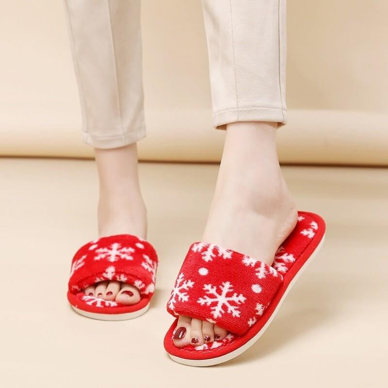 Christmas Tree Home Slippers Fashion Floor Bedroom Open-toe Plush Slippers For Women Fuzzy House Shoes $25.00 Dana Fashion Color: Snowflake Size: 36to37 Women's shoes Overview: Unique design, stylish and beautiful. Good material, comfortable feet. A varie