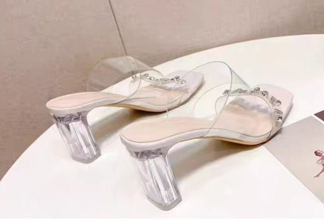 Clear Rhinestone All-in-one Sandals With High Heel Crystal $35.60 Dana Fashion Color: Beige Shoe size: 35 Women's shoes Specifications: Upper material: microfiber leather Heel height: Super high heel (above 8cm) Sole material: rubber Style: Casual Packing
