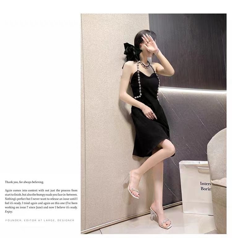 Clear Rhinestone All-in-one Sandals With High Heel Crystal $35.60 Dana Fashion Color: Beige Shoe size: 35 Women's shoes Specifications: Upper material: microfiber leather Heel height: Super high heel (above 8cm) Sole material: rubber Style: Casual Packing
