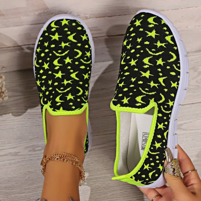 Cloth Cover Light Bottom Comfortable Slip-on Sports Shoes $29.58 Dana Fashion Color: Fluorescent Color Size: 36 Women's shoes Product information: Pattern: solid color Applicable sports: Universal Lining material: cloth Color: white, blue, gray, fluoresce