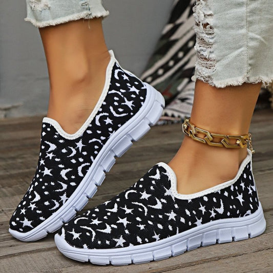 Cloth Cover Light Bottom Comfortable Slip-on Sports Shoes $29.58 Dana Fashion Color: Blue Size: 36 Women's shoes Product information: Pattern: solid color Applicable sports: Universal Lining material: cloth Color: white, blue, gray, fluorescent color Uppe