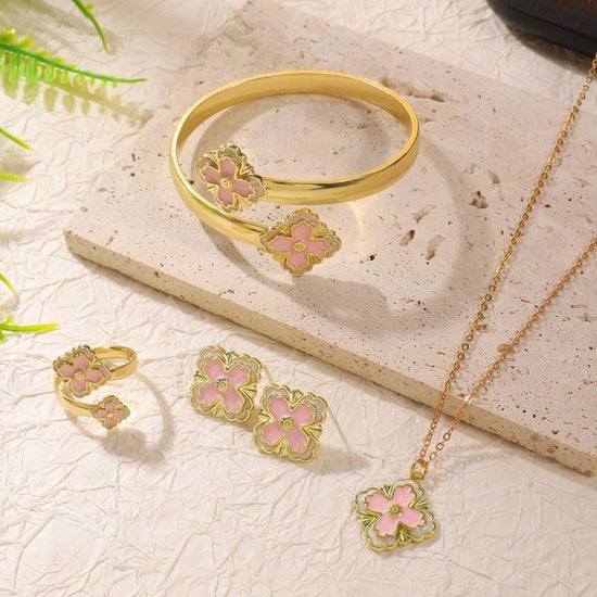 Clover Bracelet Earring Set $20.50 Dana Fashion Color: Pink Women's Accessories Product attributes Type: Jewelry Set Material: Alloy Inlay material: Drip oil Brand: Jiutong Shape: Flower Processing technology: Electroplating Origin: Yiwu Style: Women's Ma