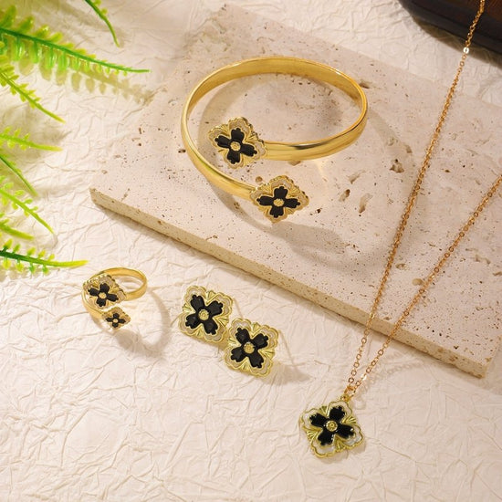 Clover Bracelet Earring Set $20.50 Dana Fashion Color: Black White Women's Accessories Product attributes Type: Jewelry Set Material: Alloy Inlay material: Drip oil Brand: Jiutong Shape: Flower Processing technology: Electroplating Origin: Yiwu Style: Wom