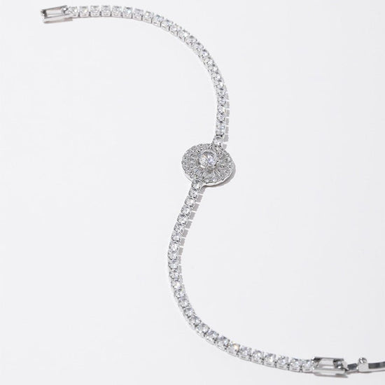 Color-preserving Light Luxury Full Zircon Exquisite Bracelet $21.37 Dana Fashion Color: KB0543 Purity: 18K Women's Accessories Product information: Treatment Process: Diamond Color: KB0543 Material: Copper Purity: 18K Shape: Geometry Popular elements: cha