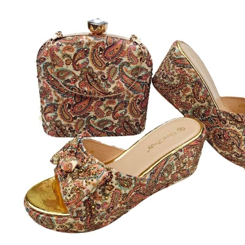 Comfortable Wedge Shoes Same Series Bag Suit $135.48 Dana Fashion Color: Black Size: 38 Women's shoes Product information: Lining material: printed cloth, microfiber Color: gold, black, green Heel height: high heels (6-8CM) Size: 39, 40, 41, 42, 38 Sole m