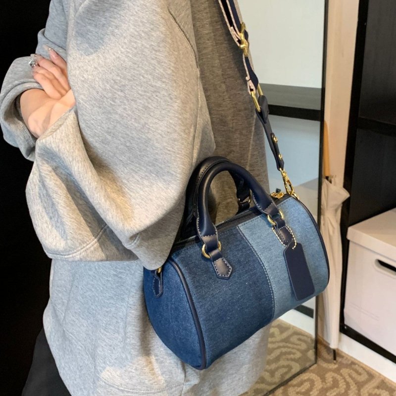 Commuter Handbag Shoulder Messenger Bag $25.99 Dana Fashion Color: Black With White Women's Bags Product information: Lining texture: Polyester Applicable scenarios: Daily matching Color: dark blue with light blue, blue with white, black with white, blue