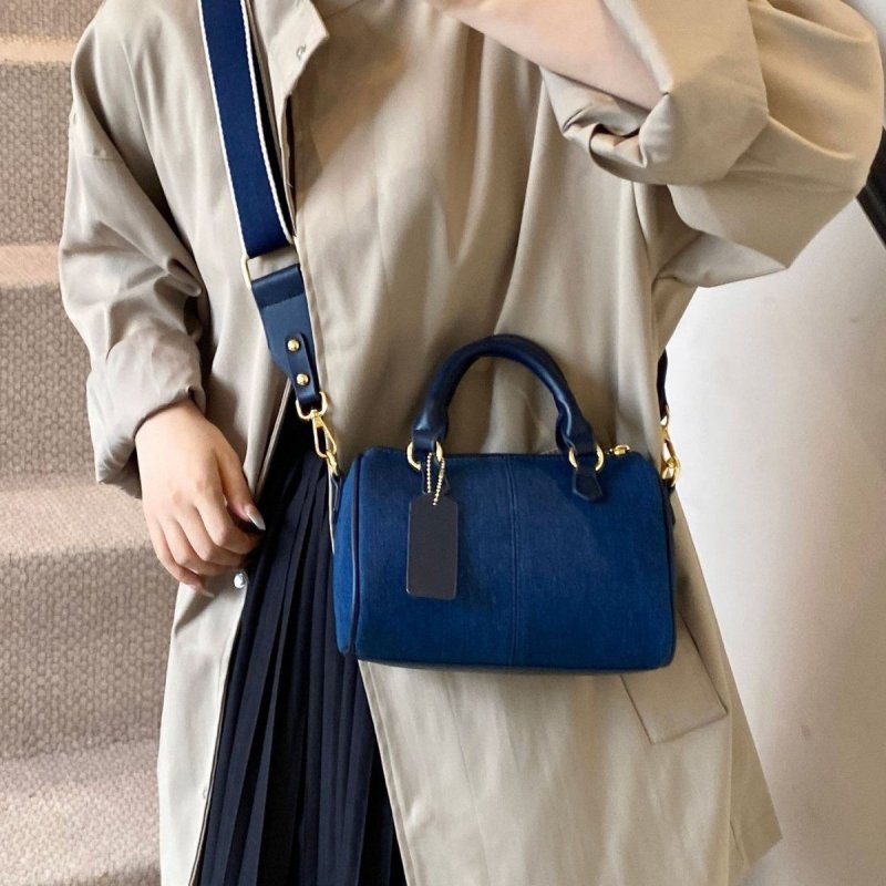 Commuter Handbag Shoulder Messenger Bag $25.99 Dana Fashion Color: Black With White Women's Bags Product information: Lining texture: Polyester Applicable scenarios: Daily matching Color: dark blue with light blue, blue with white, black with white, blue