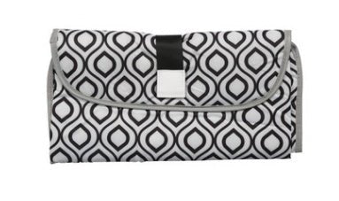 Convenient baby changing pad $27.27 Dana Fashion Color: Black and white Baby & Mother Name: Convenient baby changing pad Material: 420 Oxford + 190 waterproof cloth Weight: 145 grams Expanded size: 64 * 70 cm Folding size: 38 * 17cm Packaging: OPP bag ind