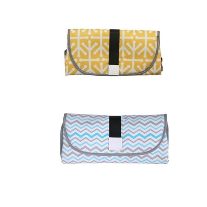 Convenient baby changing pad $49.47 Dana Fashion Color: Yellow and Blue set Baby & Mother Name: Convenient baby changing pad Material: 420 Oxford + 190 waterproof cloth Weight: 145 grams Expanded size: 64 * 70 cm Folding size: 38 * 17cm Packaging: OPP bag