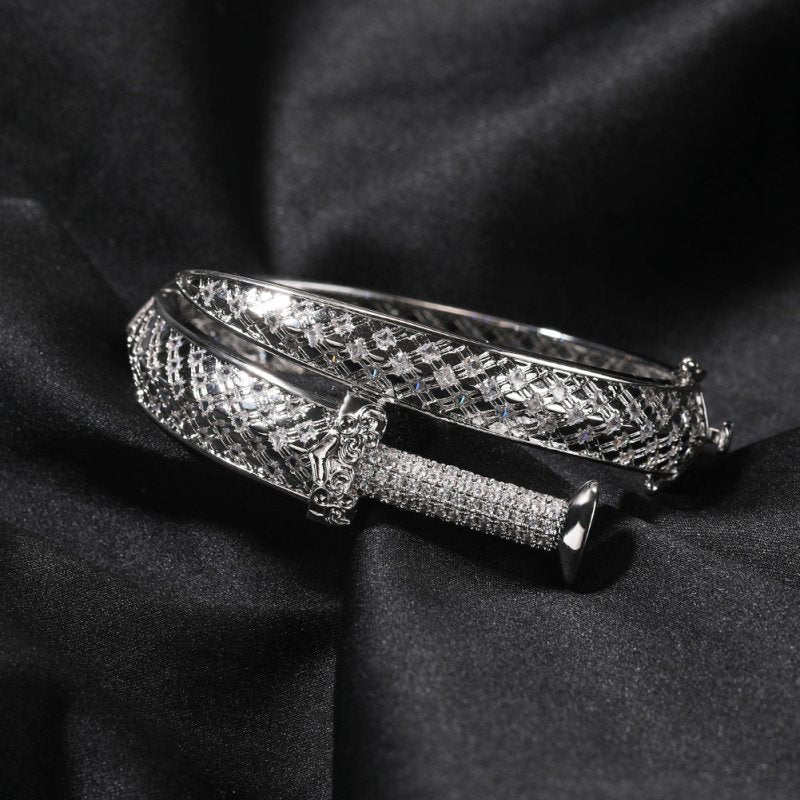 Cool Sword Personalized Bracelet Men $89.50 Dana Fashion Color: Gold Bracelet Women's Accessories Product information: Treatment Process: inlaid zircon Color: gold bracelet, silver bracelet Material: Copper Packing list: 1 x Bracelet Product Image: