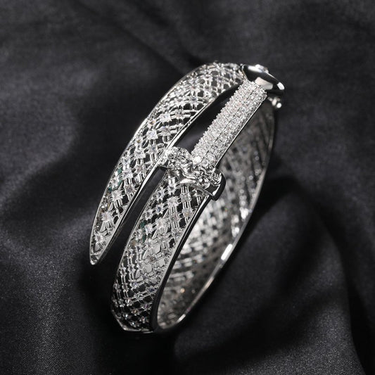 Cool Sword Personalized Bracelet Men $89.50 Dana Fashion Color: Gold Bracelet Women's Accessories Product information: Treatment Process: inlaid zircon Color: gold bracelet, silver bracelet Material: Copper Packing list: 1 x Bracelet Product Image: