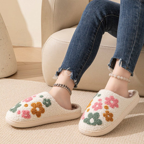 Cotton Slippers Women's Home Indoor $25.34 Dana Fashion Color: Beige Size: 36to37 Women's shoes Product information: Pattern: Cartoon Inner material: artificial wool Heel height: 1.5cm Heel shape: Oval Size: 36-37,38-39,40-41,42-43,44-45 Sole craft: sewin