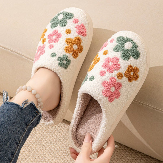 Cotton Slippers Women's Home Indoor $25.34 Dana Fashion Color: Beige Size: 36to37 Women's shoes Product information: Pattern: Cartoon Inner material: artificial wool Heel height: 1.5cm Heel shape: Oval Size: 36-37,38-39,40-41,42-43,44-45 Sole craft: sewin