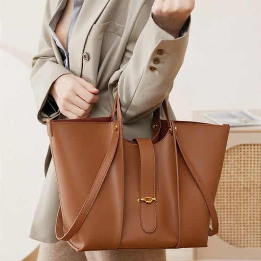 Cowhide Large Capacity Totes High-grade Women's Bag $139.00 Dana Fashion Color: Apricot Women's Bags Product information: Lining texture: Polyester Applicable scenarios: Daily matching Color: Brown, apricot Outer bag type: Sandwich pocket Leather characte