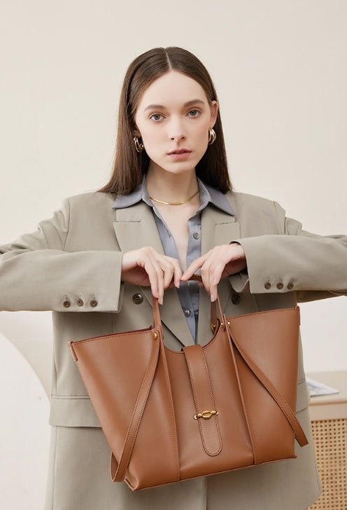 Cowhide Large Capacity Totes High-grade Women's Bag $139.00 Dana Fashion Color: Apricot Women's Bags Product information: Lining texture: Polyester Applicable scenarios: Daily matching Color: Brown, apricot Outer bag type: Sandwich pocket Leather characte