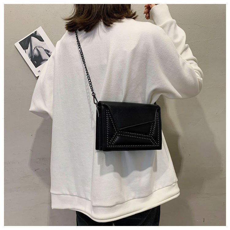 Cross-body rivet bag for lady $38.25 Dana Fashion Color: Black Women's Bags Fabric texture: PU The width of the height The thickness of the 19.5 14 7 unit：cm 1.Please allow 2-3cm differences due to manual measurement. 2. Please check the size chart carefu