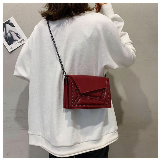 Cross-body rivet bag for lady $38.25 Dana Fashion Color: Black Women's Bags Fabric texture: PU The width of the height The thickness of the 19.5 14 7 unit：cm 1.Please allow 2-3cm differences due to manual measurement. 2. Please check the size chart carefu
