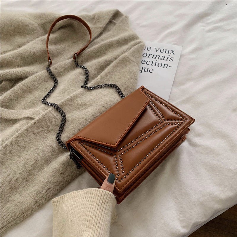 Cross-body rivet bag for lady $38.25 Dana Fashion Color: Black Women's Bags Fabric texture: PU The width of the height The thickness of the 19.5 14 7 unit：cm 1.Please allow 2-3cm differences due to manual measurement. 2. Please check the size chart carefu