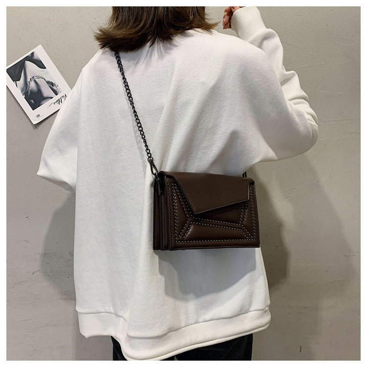 Cross-body rivet bag for lady $38.25 Dana Fashion Color: Coffee Women's Bags Fabric texture: PU The width of the height The thickness of the 19.5 14 7 unit：cm 1.Please allow 2-3cm differences due to manual measurement. 2. Please check the size chart caref