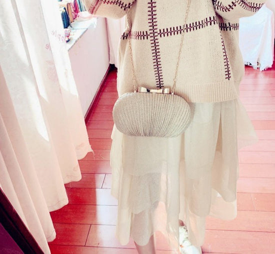 Crossbody Frosted Clutch $52.38 Dana Fashion Color: Gold Women's Bags Material: Polyester Color: oval can fit 4.7 inches Package contents: 1 * evening bag Only the contents of the package above, the other products are not included. Note: Light shooting an